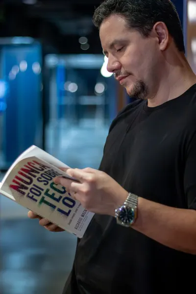 Ricardo Wagner — Lançamento: folheando o livro