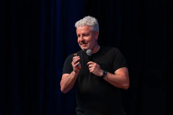 Ricardo Wagner — Palco: microfone